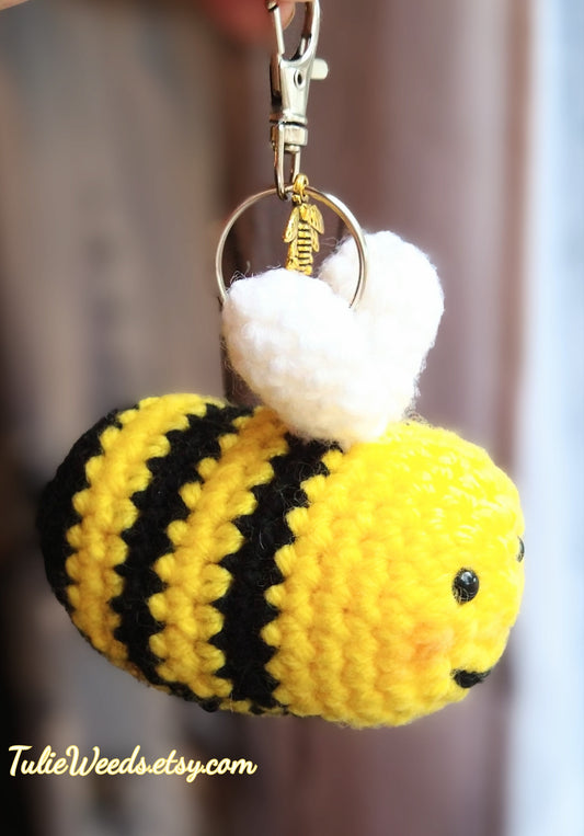 Bee keychain, keychains,bags,purses,spring bees,claw clips, jewelry,bees,
